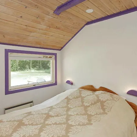 Two-bedroom Holiday In 4 *