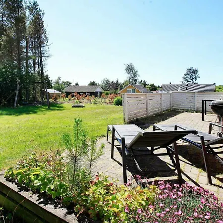 Two-bedroom Holiday In 4 Holiday home