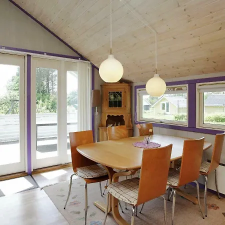 Two-bedroom Holiday In 4 Holiday home *