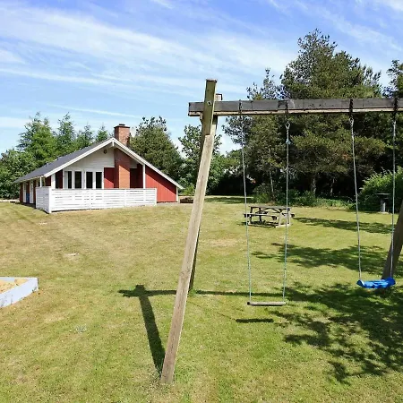 Two-bedroom Holiday In 4 Holiday home *